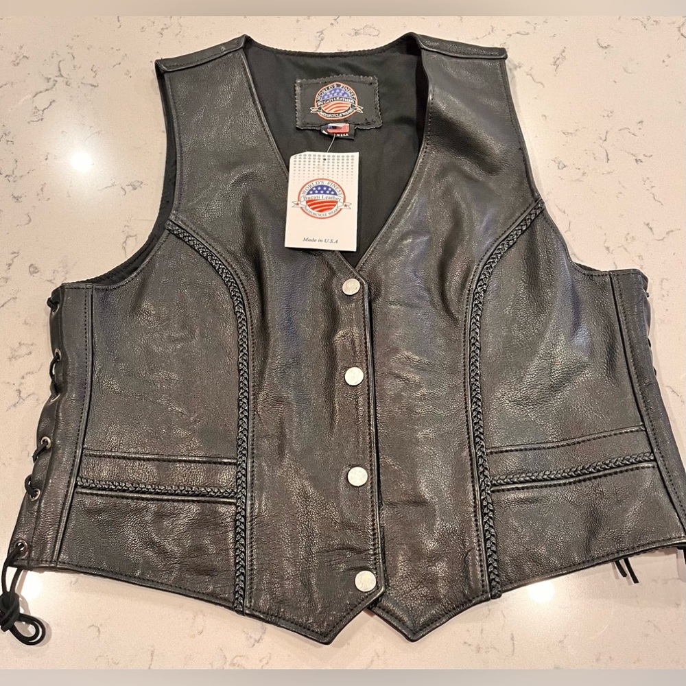 Bucati Ladies‎ Leather Motorcycle Vest Size 3XL (Pit To Pit 21 Inches) *NWT*